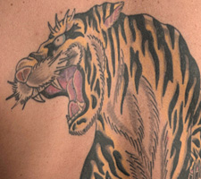 京都　刺青　彫とら