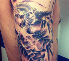 ワンポイント　刺青　彫とら