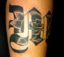 ワンポイント　刺青　彫とら