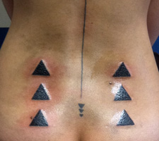 京都　刺青　彫とら