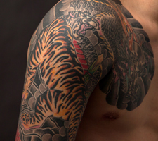 京都　刺青　彫とら