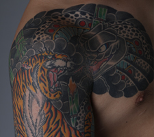 京都　和彫り　彫とら